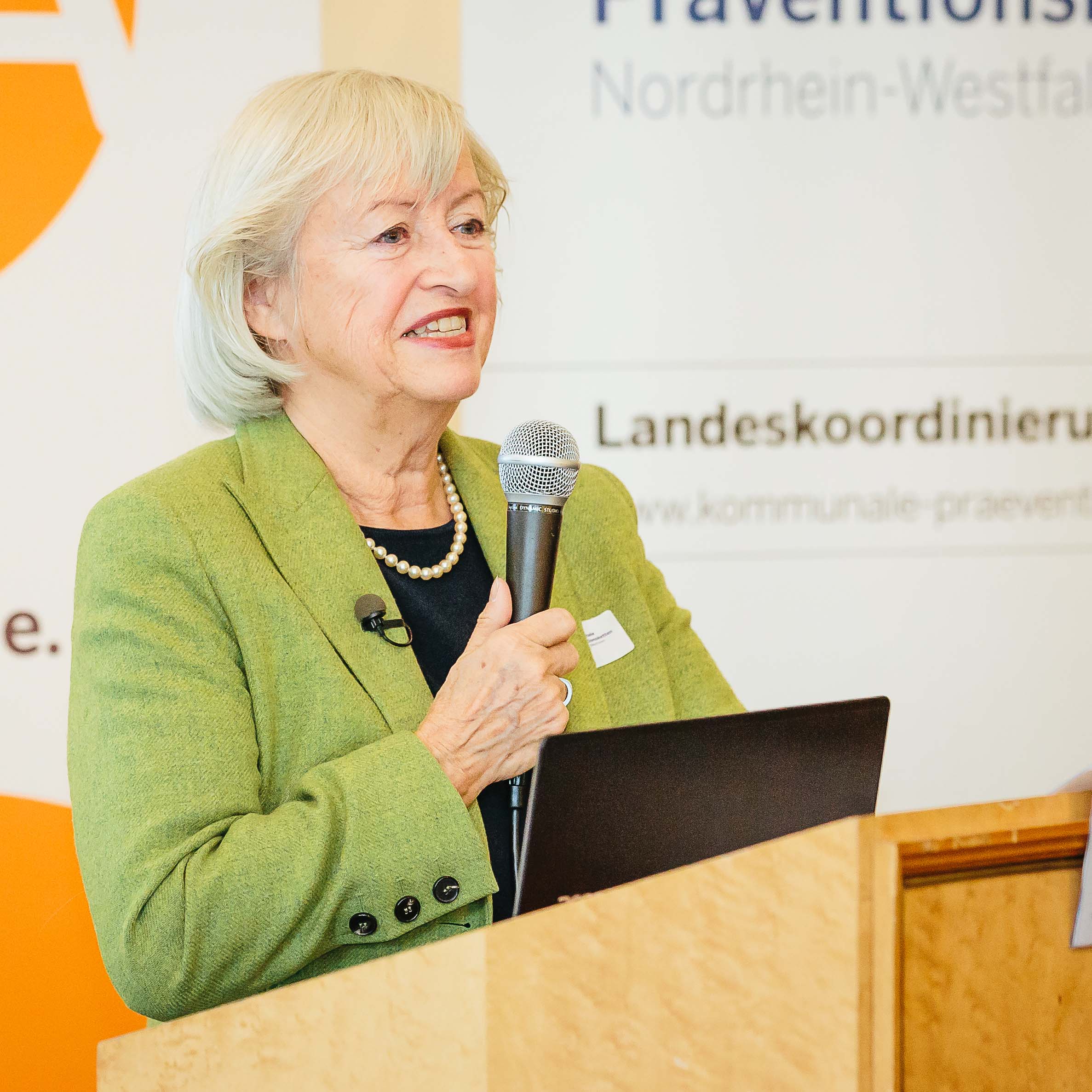 Prof. Eva Neuland über alte und neue Sprachbarrieren episode artwork