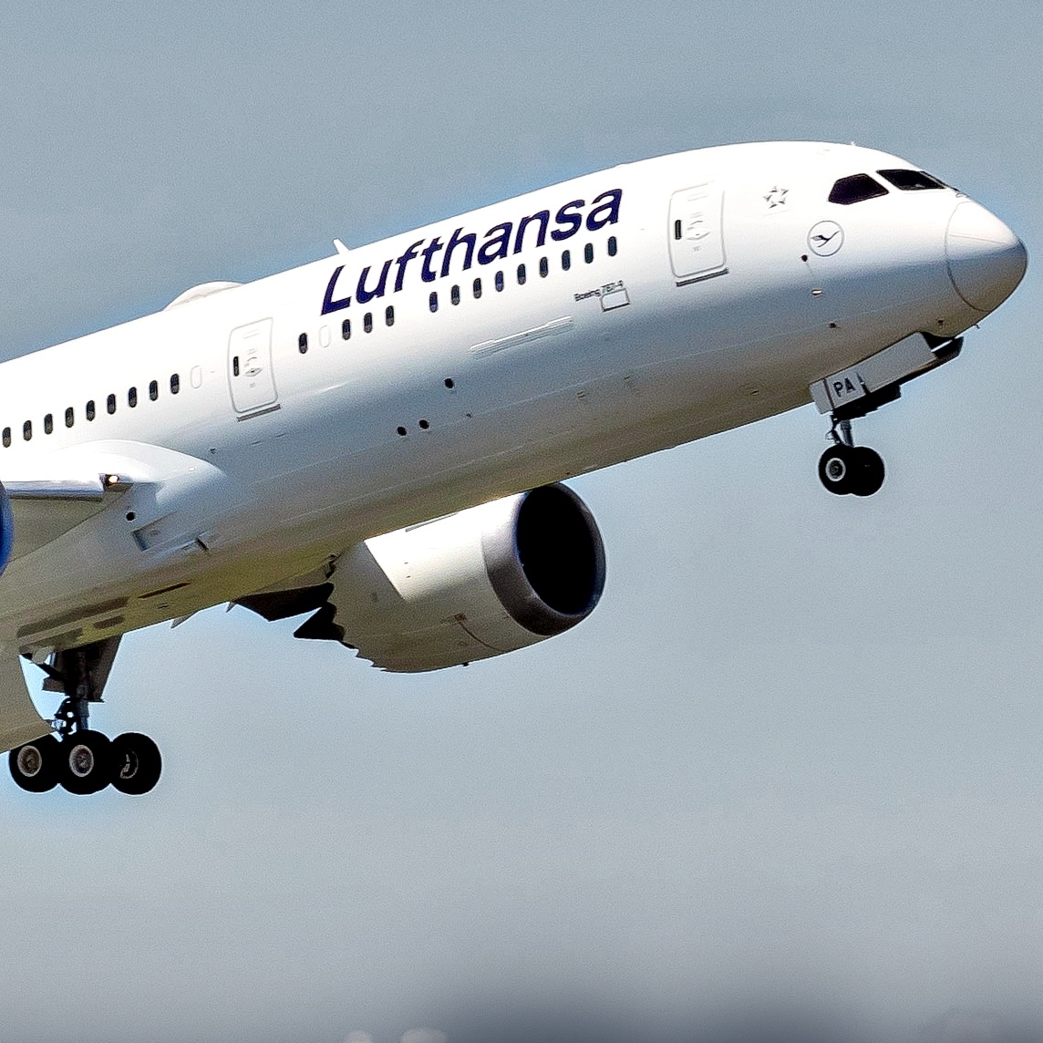 Boeing 787 darf endlich wieder ausgeliefert werden! AeroNews episode artwork