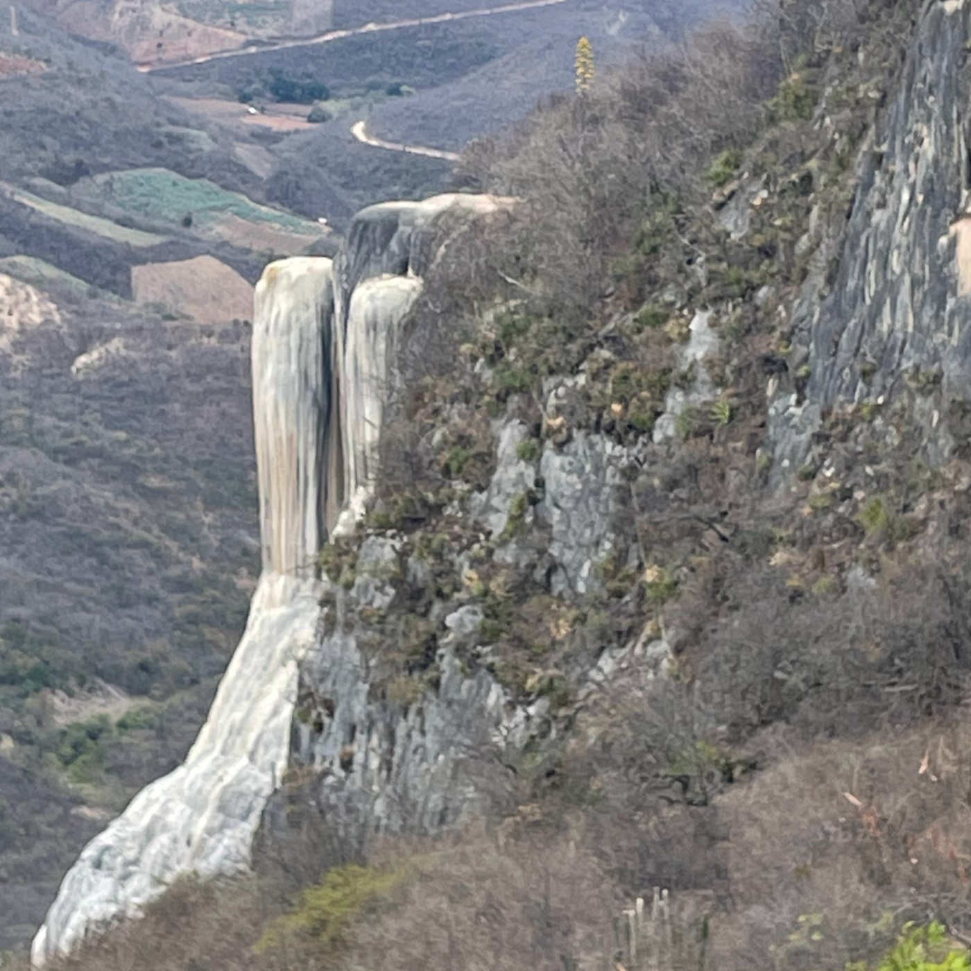 (ohne Musik) Do, 22.10. Entspannt einschlafen: Der Wasserfall zwischen den Bergen
