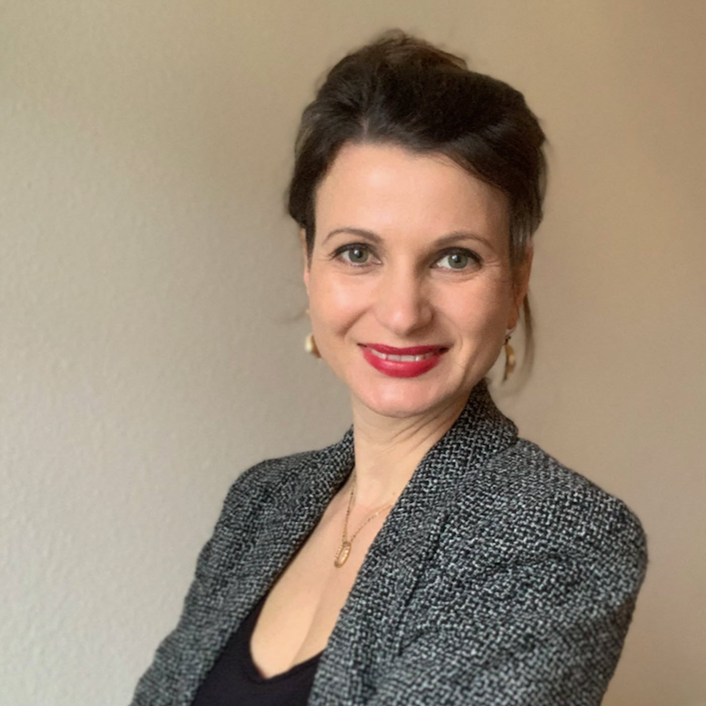 038 Fiorella Erni - Negotiator and Founder & CEO of Cheetah Stories: Vegan High Heels 038 Fiorella Erni - Negotiator and Founder & CEO of Cheetah Stories: Vegan High Heels