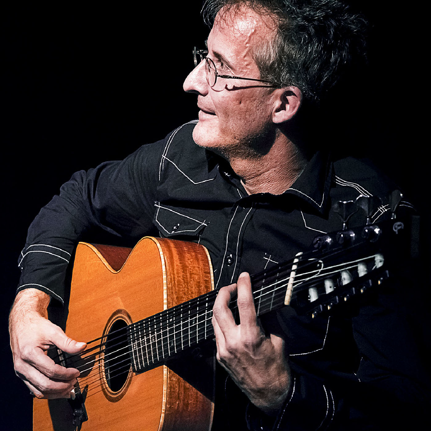 Torsten Turinsky - Musiker, Mikrofon-Auskenner und Hersteller von Zigarrenkisten-Gitarren aus Chemnitz